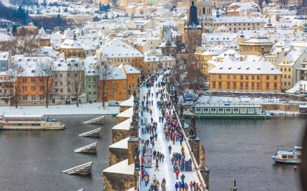 Stověžatá Praha má své kouzlo v jakémkoli ročním období