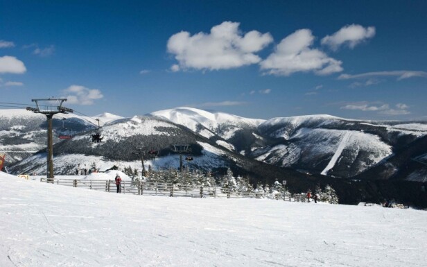 Užite si parádne lyžovanie v Krkonošiach