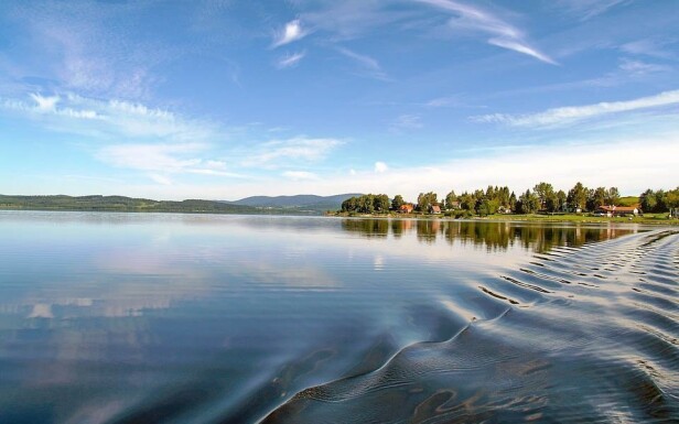 Užijte si dovolenou hned u Lipenského jezera