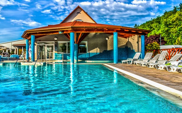Vonkajšie bazény si užijete aj za sychravého počasia
