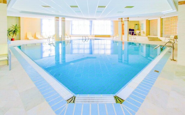 Wellness s bazénem, Rubin Wellness & Conference Hotel ****