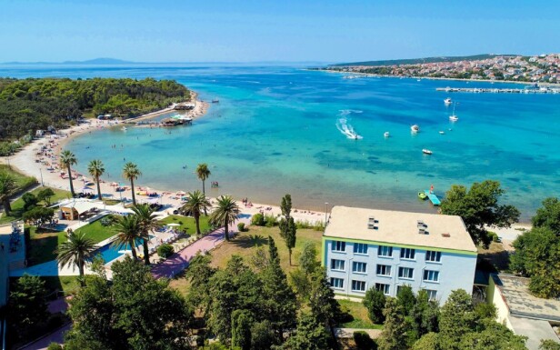 Pláž pri Liberty Hoteli ***, Pag, Chorvátsko