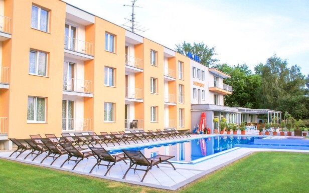 V Hotelu Korekt *** si užijete venkovní bazén