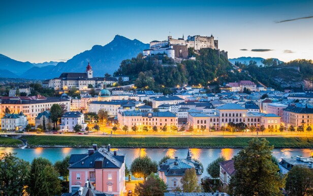 Salzburg leží blízko rakúskych Álp