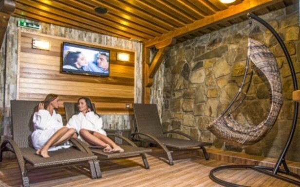 Lyžování v Beskydech s polopenzí a wellness v luxusním penzionu u ski areálů