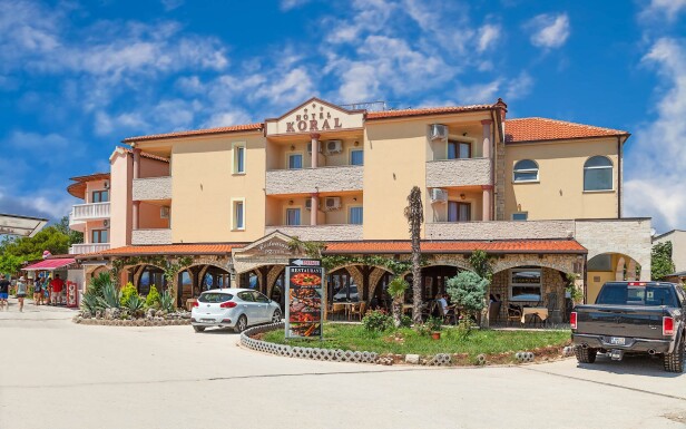 Hotel Koral *** jen 50 m od pláže, Istrie, Chorvatsko