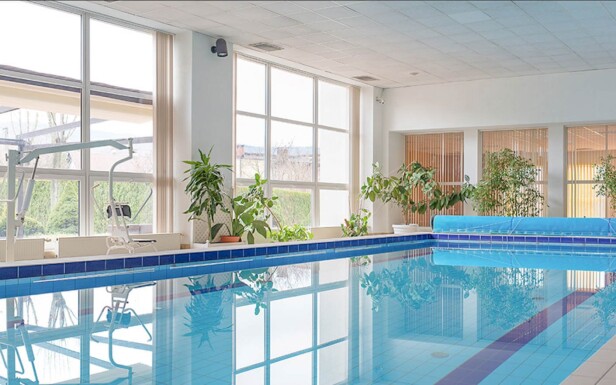 Hotelový plavecký bazén má 12,5 m