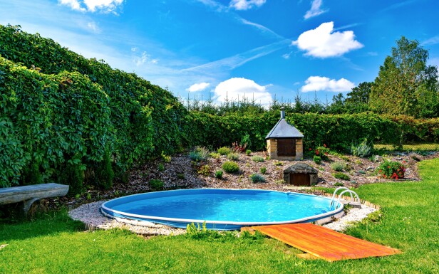 Venkovní bazén a zahrada, Chalupa na Špici, Vysočina