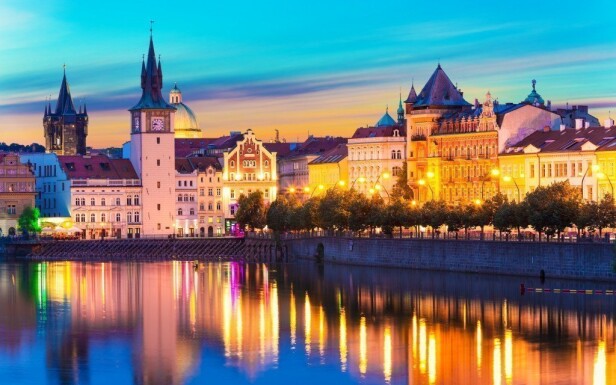 Nočná Praha ponúka nielen kultúrne vyžitie, ale aj romantickú atmosféru
