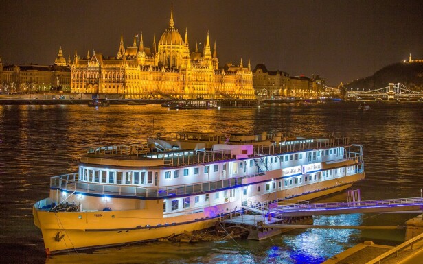 Grand Jules Boat Hotel ***, Budapešť
