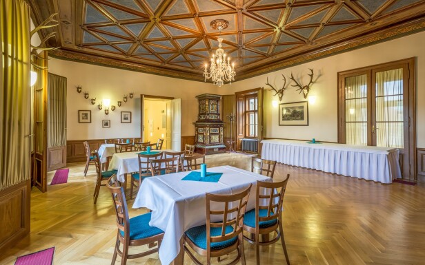 Restaurace, Zámek Křtiny u Moravského krasu