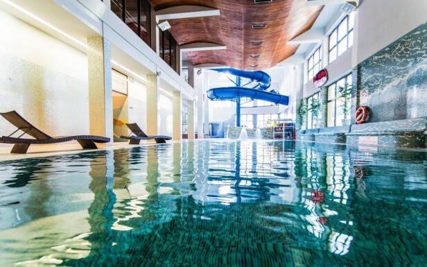 Užijte si volného vstupu do hotelového bazénu s tobogánem