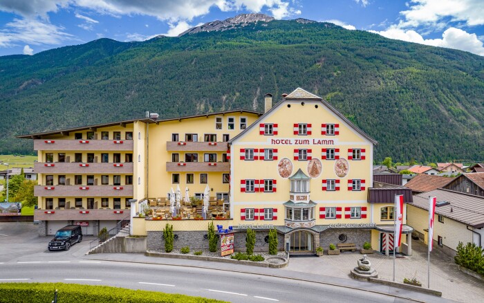 Tirolsko aktívne v Hoteli zum Lamm *** s polpenziou a wellness + vstup do outdoorového parku a na bouldering