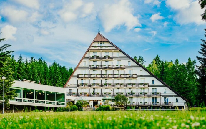 Vysočina u CHKO Žďárské vrchy a Vysočina Areny v Hotelu SKI **** s polopenzí a vstupem do wellness centra