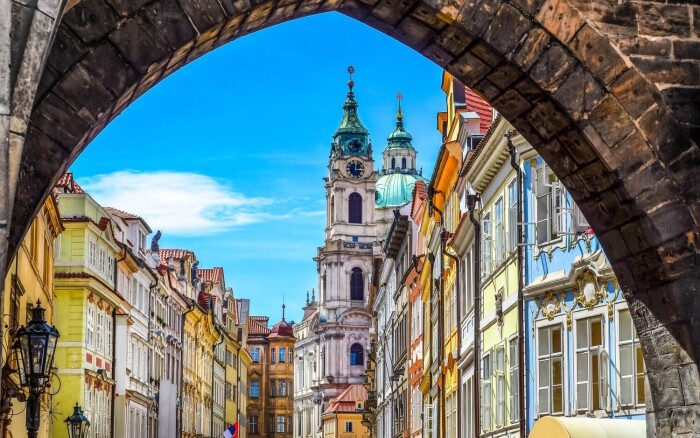 Prágai pihenés a Hotel Smaragd ***-ban, reggelivel vagy félpanziós ellátással és játszótérrel