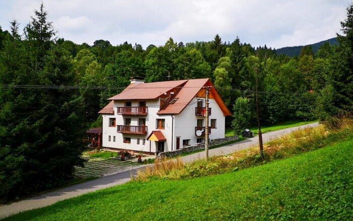 Pohoří Malá Fatra: Orava v horském Penzionu Zázrifka se snídaní formou bufetu + kávovar a lednice na pokoji