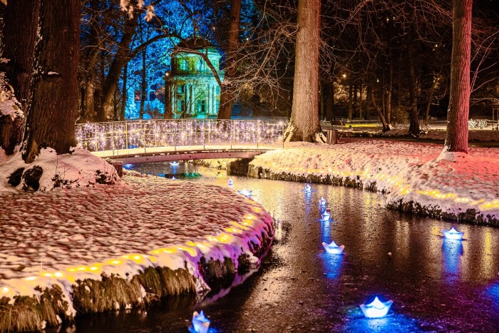 Adventní Drážďany: Vánoční zahrada na zámku Pillnitz se světelnými instalacemi + ubytování v prémiovém hotelu