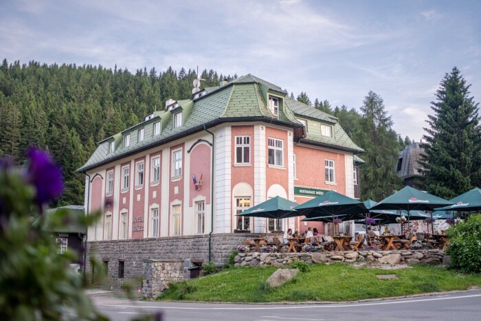 Krkonoše: Dovolená v Peci pod Sněžkou v Hotelu Hořec **** se snídaní, vstupem do sauny a welcome drinkem