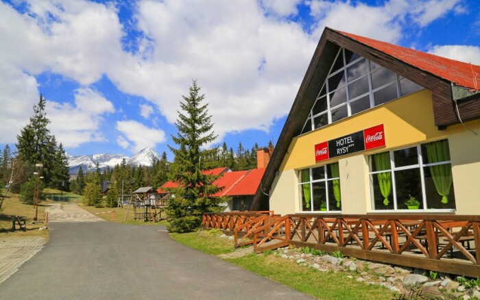 Vysoké Tatry s polpenziou, wellness, tenisom a balíčkom zliav v Hoteli Rysy ***
