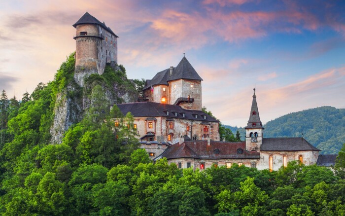 Slovensko u Oravského hradu a aquaparků: Penzion Leštiny *** se snídaní/polopenzí, bazénem a zapůjčením kol