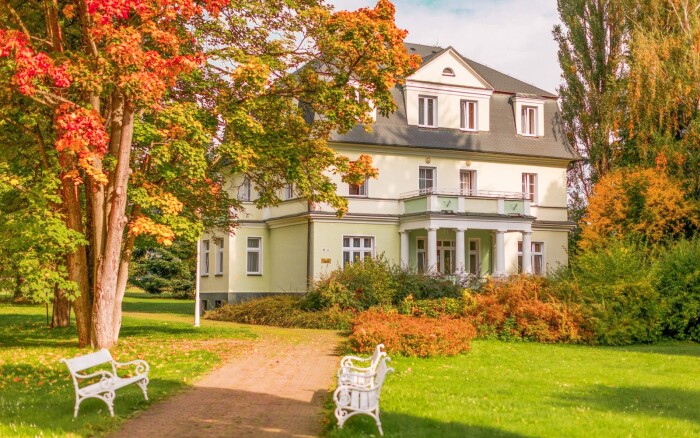 Konstantinovy Lázně: Lázeňské domy Mánes, Palacký a Purkyně s wellness a procedurami + polopenze