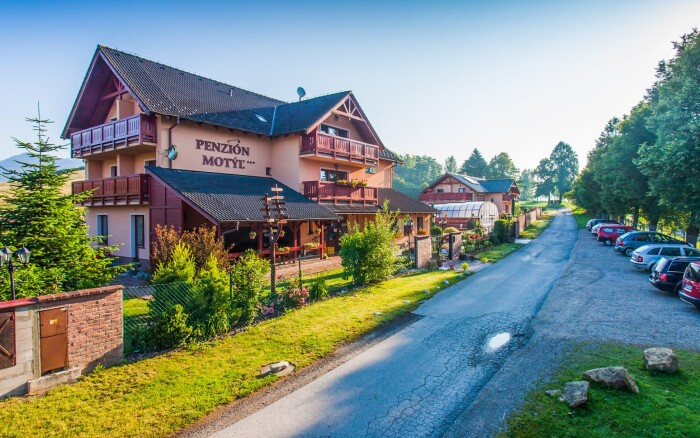 Szlovákia: Pihenés 3,5 km-re a besenyőfalvi termálfürdőtől a Motyl Panzió ***-ban félpanzióval és wellnessel