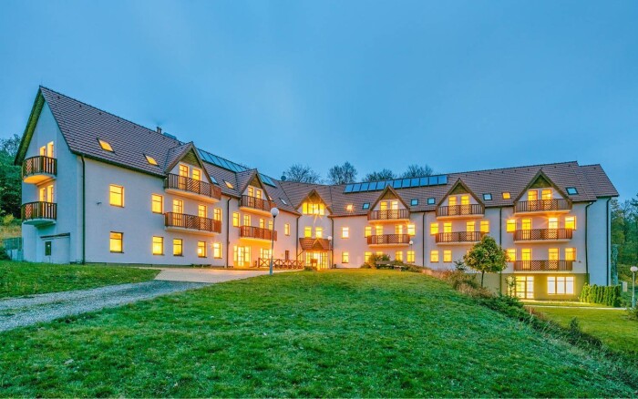 Krušné hory: Pytloun Wellness Hotel Hasištejn **** s polopenzí, neomezeným wellness a hernou + bowling