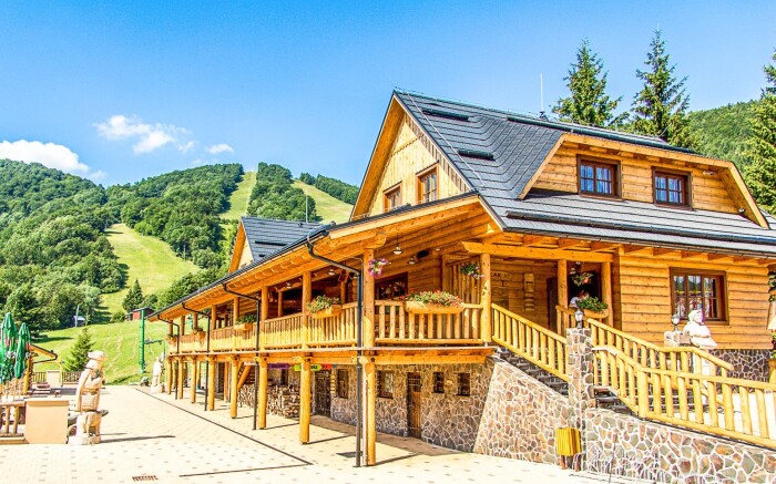 Pobyt pri CHKO Strážovské vrchy v apartmáne Salaša Kľak s polpenziou a možnosťou wellness + 3 detské ihriská