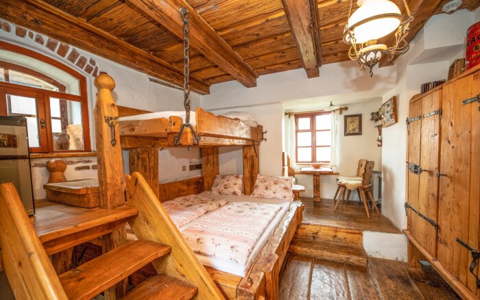 Český Krumlov štýlovo v dobovom Domku kata Matěje s domácim chlebom a pivom + poukaz a pamätný glejt