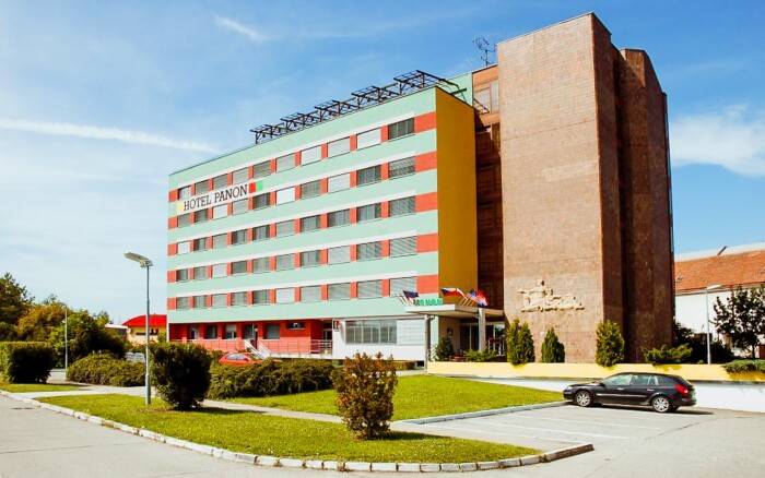 Jižní Morava: Hodonín v Hotelu Panon *** s polopenzí a bohatým balíčkem slev na koupaliště, zoo i do muzeí