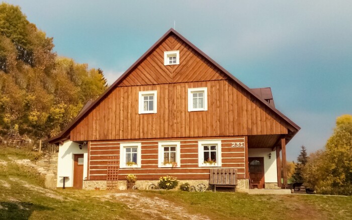 Krkonošský NP u výletních cílů: Dovolená v Chalupě Strážné s polopenzí + úschovna kol a společenská místnost