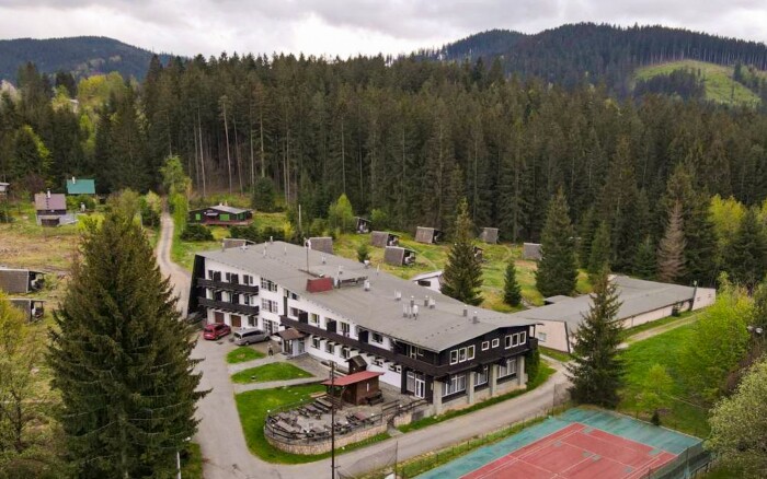 Beskydy pri chodníku v oblakoch: Hotel Bečva s raňajkami formou bufetu a vyžitím - tenis, ping pong + ihrisko