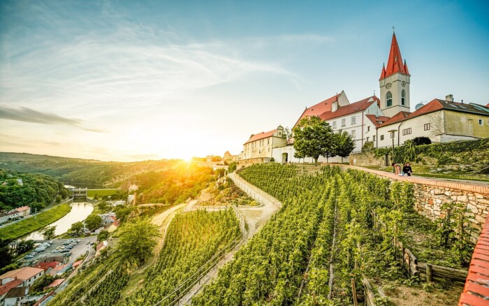 Znojmo pri Národnom parku Podyjí v Penzióne Blanka s polpenziou, vínom a a balíčkom zliav + vonkajší bazén