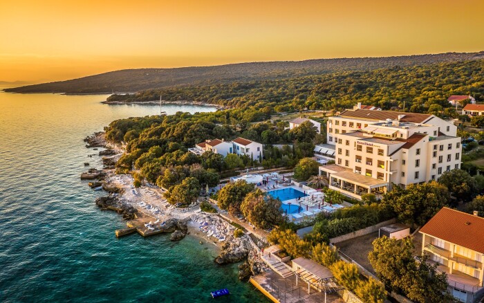 Pag sziget: Tengerparti pihenés a Hotel La Luna ****-ban félpanzióval/all-inclusive ellátással és wellnessel
