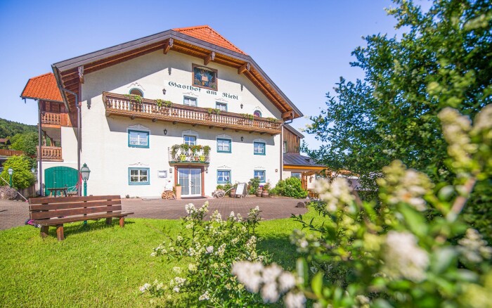 Pihenés Salzburg közelében: a Hotel Gasthof Am Riedl ***-ben, félpanziós ellátással és gyerekprogramokkal