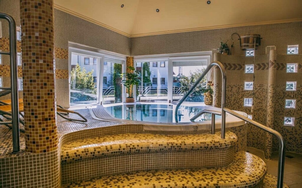  Zalakaros: Pihenés az Aqua Therm Hotel ***-ben a fürdő közelében, korlátlan wellnessel és reggelivel akciós termékkép 1