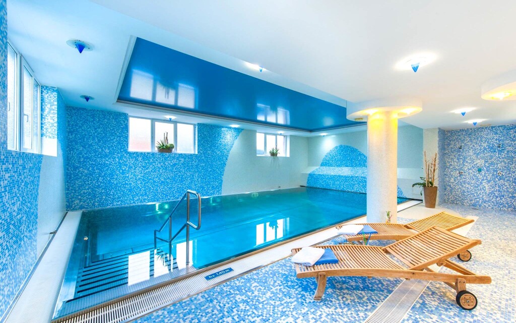 Bazén ve wellness, April Hotel Panorama ****