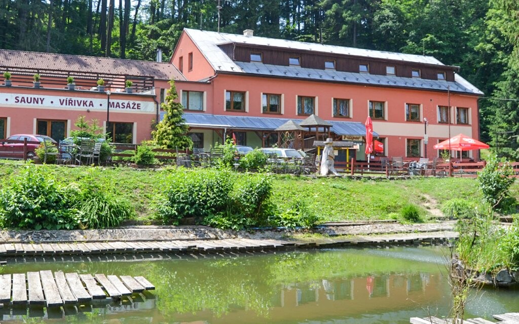 Hotel stojí v krásném, klidném prostředí