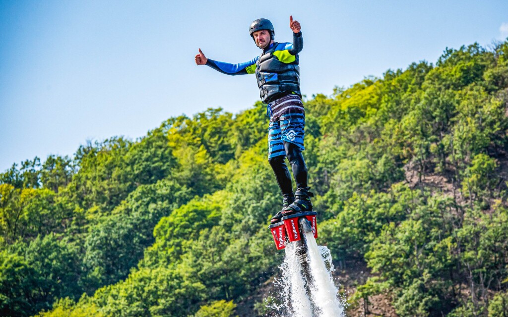 Unikátní zážitek - let s Flyboardem nedaleko Prahy