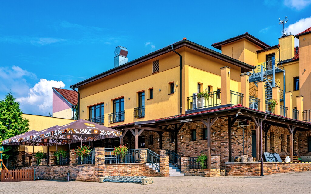 Hotel Lidový dům ***, vinařská obec Bzenec, Slovácko