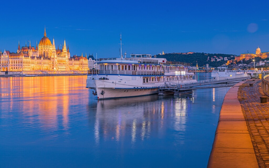 Grand Jules Boat Hotel ***, Budapešť