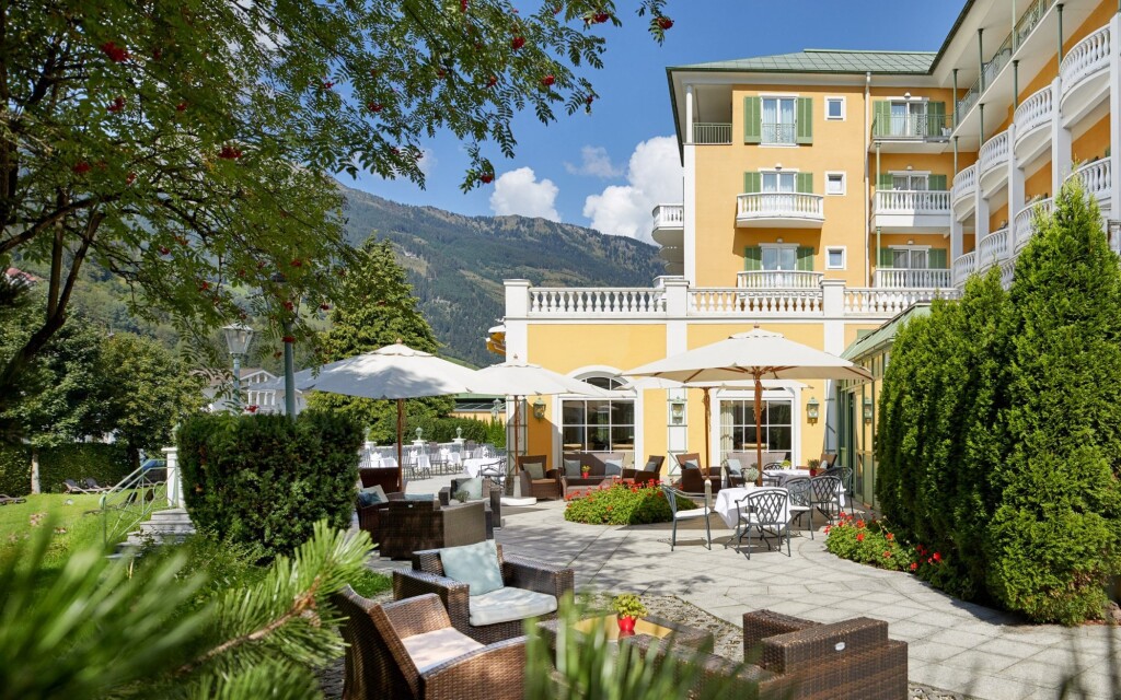 Holiday in Bad Hofgastein in the Alps, at Das Alpenhaus Gasteinertal ****, with half board and wellness