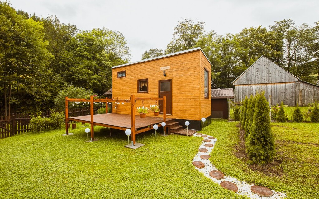  Bélai-Tátra: Glamping élmények a 'Kis darab édenkert' Tiny House-ban, reggeliző kosárral akciós termékkép 1