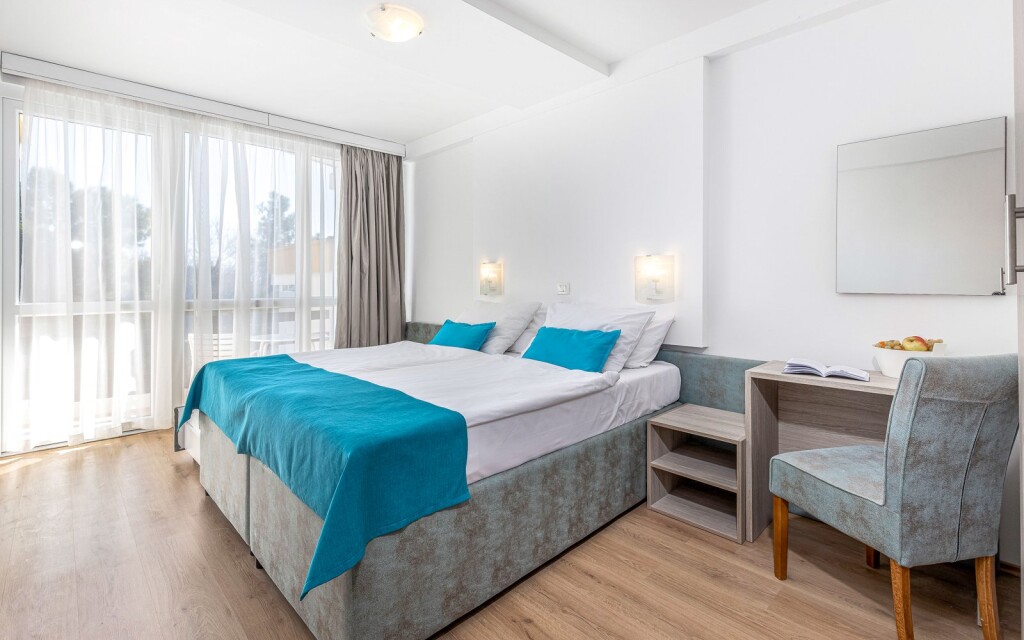 Horvátország: Tengerparti nyaralás a Hotel Annex Slaven ***-ban félpanzióval 12 év alatti gyerekeknek ingyen