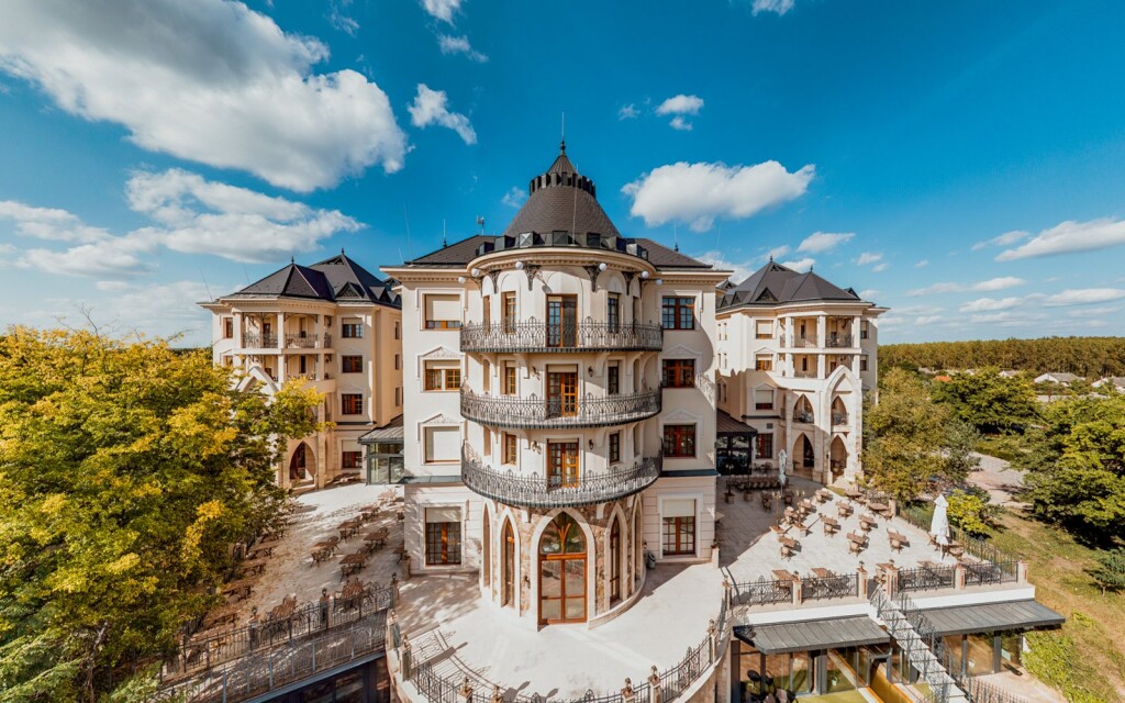 Nyíradony: Főúri pompa a Borostyán Med Hotel ****-ben, teljes ellátással és luxus wellnessel
