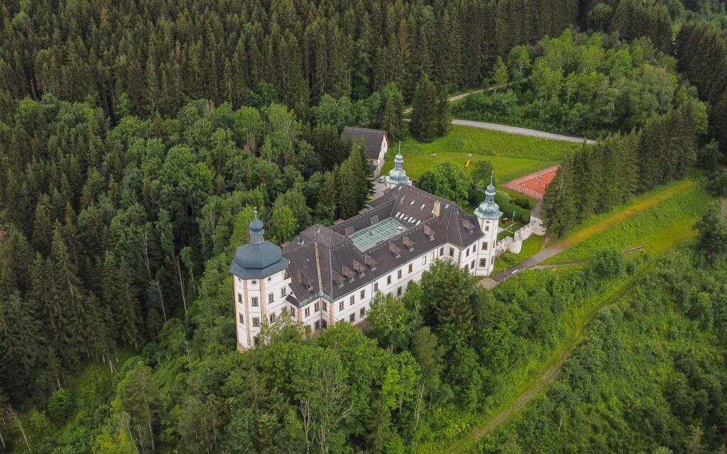  Stájerország: Főúri üdülés a természetközeli JUFA Hotel Schloss Röthelstein ***-ben félpanzióval és szaunákkal akciós termékkép 1