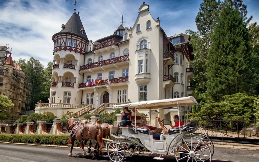  Karlovy Vary: Szállás a Villa Trocnovban reggelivel vagy félpanzióval, korlátlan wellnesszel és üdvözlőitallal akciós termékkép 1