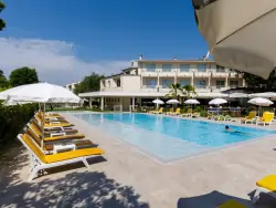 Venkovní bazén, Hotel Du Parc ****, Sirmione, Itálie