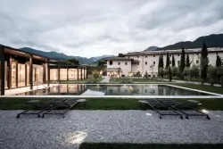 Venkovní bazén, Monastero Arx Vivendi ****, Arco, Itálie