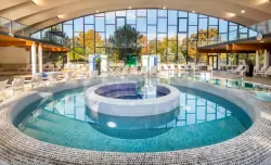 Beltéri medence, Hunguest Hotel Béke ****, Hajdúszoboszló, Magyarország